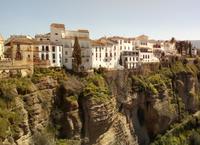 Die Stadt Ronda über dem Abgrund der El Tajo Schlucht