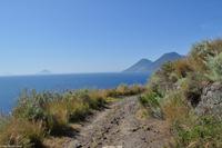 Wandern auf Lipari, UNESCO Weltnaturerbe, Äolische Inseln - Blick nach Salina und Filicudi