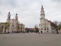  Rathaus und Jesuitenkirche in Kaunas, bzw. Kauen