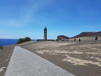 Der Vulcão dos Capelinhos Vulkan auf der Insel Faial mit Leuchtturm (1)