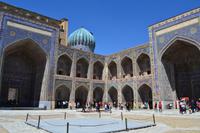Usbekistan - Sher-Dor-Madrasa am Registan-Platz in Samarkand