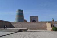 Usbekistan - Historischer Stadtkern von Xiva mit Minarett Kalta Minor
