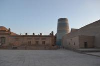 Usbekistan - Historischer Stadtkern von Xiva mit Minarett Kalta Minor
