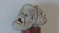 Masken in der Villa San Michele, Anacapri
