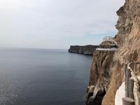 Höhle und Diskothek 