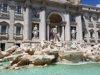 Der Trevi-Brunnen oder Fontana die Trevi in Rom (8)
