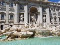 Der Trevi-Brunnen oder Fontana die Trevi in Rom (6)