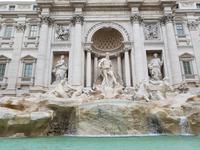 Der Trevi-Brunnen oder Fontana die Trevi in Rom (10)