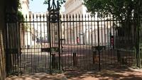 Der St. James Palace wird auch bewacht