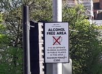 In vielen Bereichen isrt in Belfast Alkoholkonsum in derr Öff. verboten