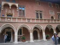 Im Innenhof der Krakower Universität