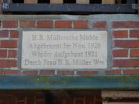 Innschrift über dem Eingang zur Mühle