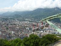 Grenoble - Blick zur Stadt mit Gondelbahn