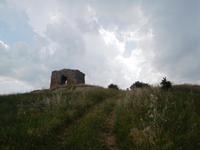 Ruinen von Castel Fiorentino, dem Sterbort von Friedrich II bei Lucena, in Apulien (Italien) (10)