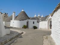 Alberobello und die Rundbauten, sogennante Trulli (Apulien - Italien) (7)