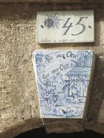 Rouen. Straßename als Fayence