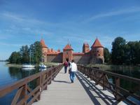 DSCN0774 Steg zur Wasserburg Trakai