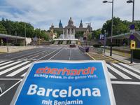 Stadtrundfahrt durch Barcelona mit Montjuic im Hintergrund
