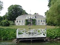  Manches Herrenhaus steht am Götakanal