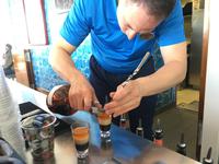 Er mixt die besten Spezialcocktails