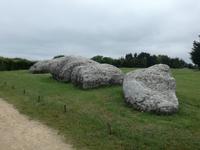 020. Menhir brisé