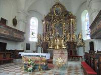 In der Kirche von Haus