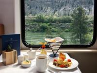Fruehstueck im Zug 
