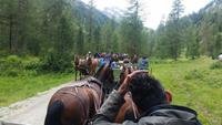 Ein grosses Begängnis in doesem Tal