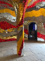 Herrenhäuser Gärten - in der Grotte von Niki de Saint Phalle