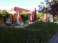  Garten vor  unserem Hotel in Putgarten