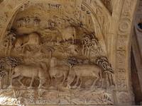 Rouen,Relief im Uhrturm Gros Horloge