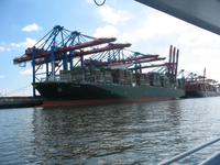 Containerschiffe bei der Beladung