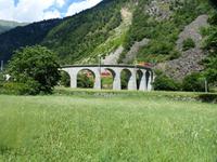 Der Bernina-Express nach St. Moritz