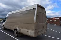 Bus nach einer Schotterpisten-Tour...