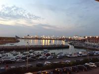 der Hafen von Calais abends