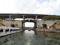 Unter den Brücken von Stockholm Schleuse