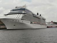 Kreuzfahrer vorm Hotel