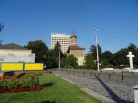 Alt und Neu in Iasi, rechts die Nikolaikirche