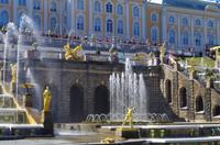 die Große Kaskade vor dem Großen Palast in Peterhof