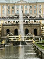 Peterhof: Die große Kaskade und das Große Palais