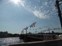 Moskau schmückt sich für den bervorstehenden Feiertag.