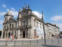 Wunderschöne Kirche mit Fliesen Wänden in Porto
