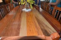 187 Tisch aus verschiedenen Hölzern