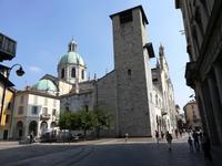 Comos Wahrzeichen  -  der Bischofssitz der Kirche - der Dom.