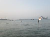 Kreuzfahrtschiff in der Lagune di Venezia