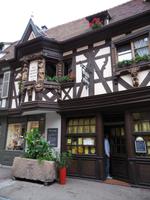 Solche ausführlichen Holzschnitzereien sind selten