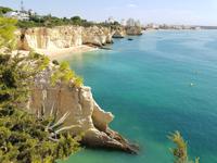 Felsbuchten in Armacao de Pera