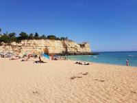 Strand direkt neben dem Hotel