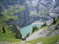 Wanderung über den Heuberg mit Blick auf den Oeschinensee