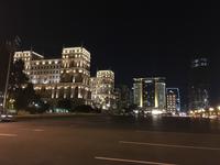 Regierungsgebäude bei Nacht